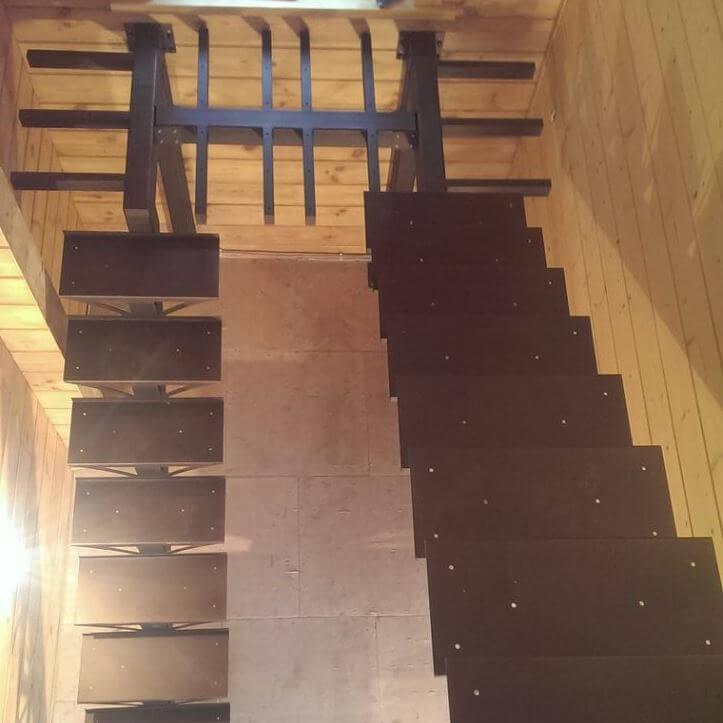 Металлический каркас лестницы (монокосоур) Base Classic 180 с площадкой-1