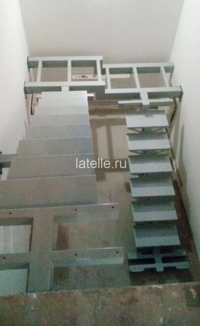 Металлический каркас лестницы (монокосоур) Base Classic Прямой!-1