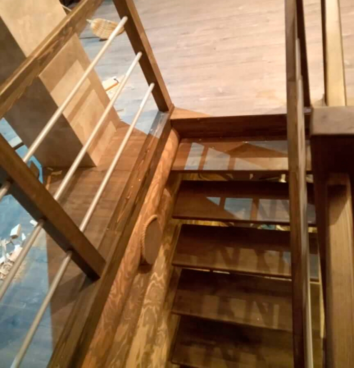 Лестница на второй этаж на монокосоуре Solo Classic (проект №99)-4