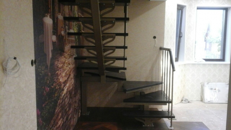 Лестница на второй этаж на монокосоуре с поворотом на 180° Sollo Classic (Проект №119)-0