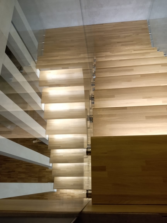 Лестница П-образная на монокосоуре с площадкой Solo Classic (Проект №98)-2