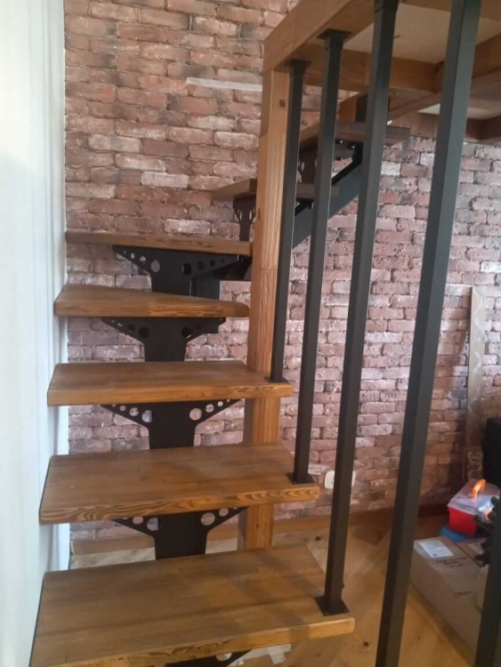 Лестница на монокосоуре для загородного дома Solo Classic (Проект №179)-0