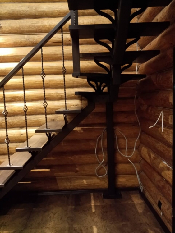 Лестница Г-образная на монокосоуре Solo Classic (Проект №64)-4