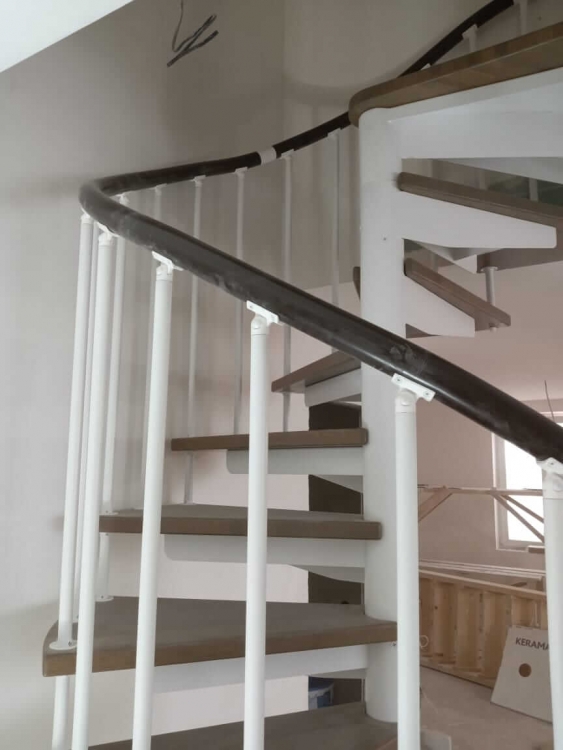 Винтовая лестница на цельносварном каркасе Spiral Classic (Проект №95) -5