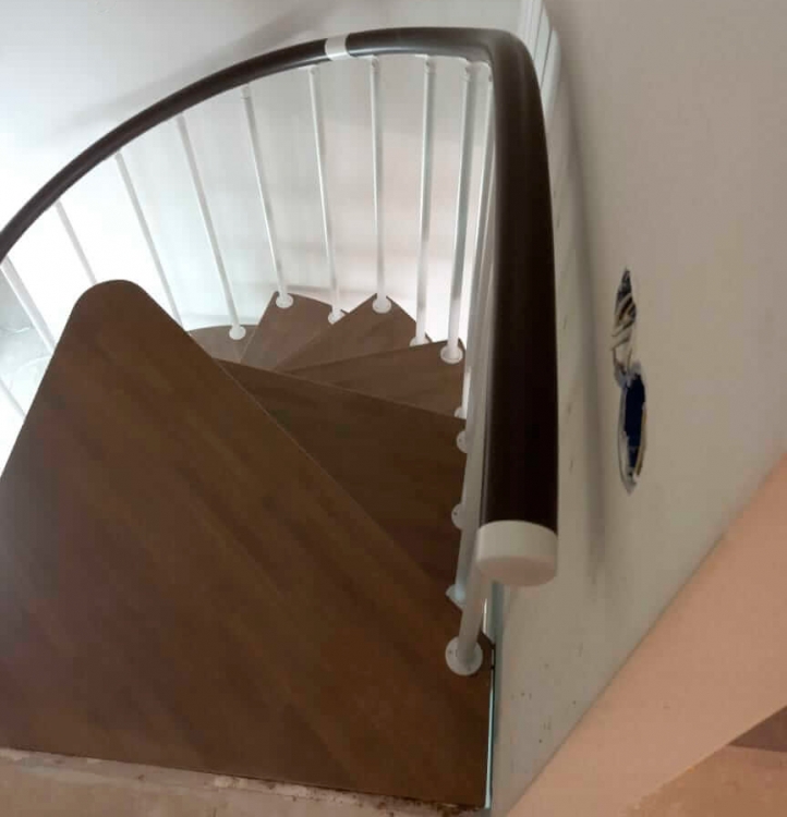 Винтовая лестница на цельносварном каркасе Spiral Classic (Проект №95) -15