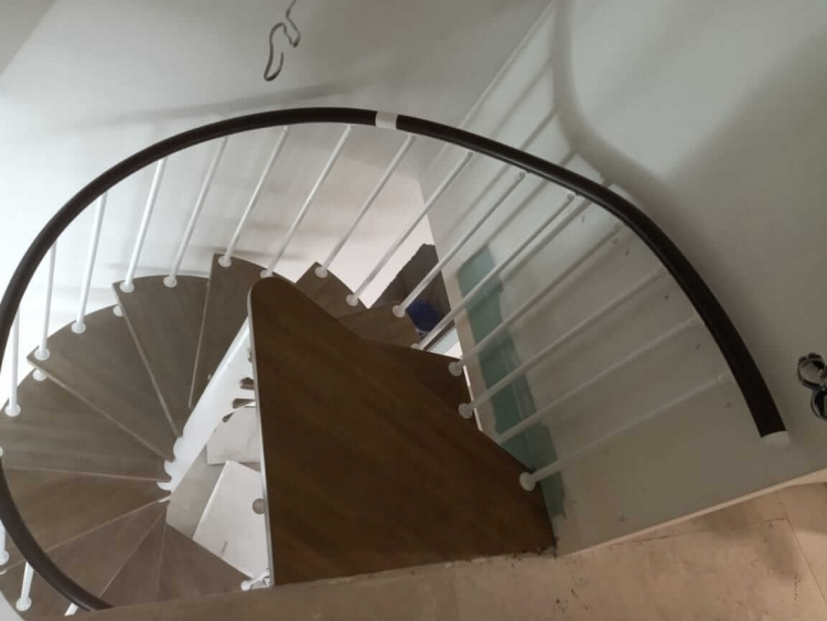 Винтовая лестница на цельносварном каркасе Spiral Classic (Проект №95) -6