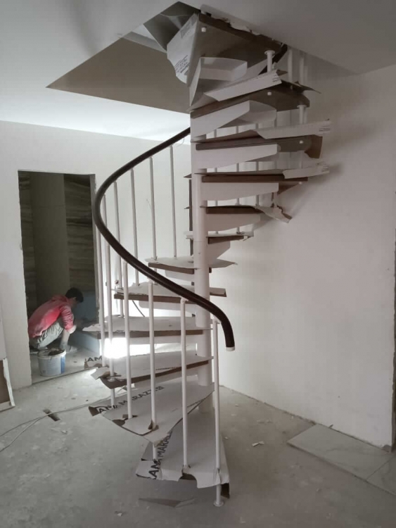 Винтовая лестница на цельносварном каркасе Spiral Classic (Проект №95) -2