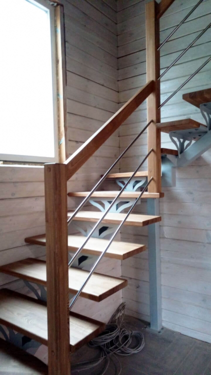 Лестница на второй этаж на монокосоуре с поворотом на 180° Solo Classic (Проект №61)-1