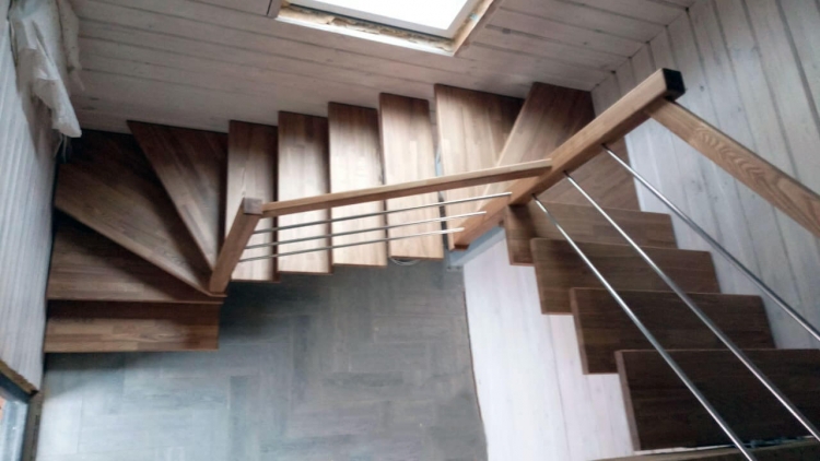 Лестница на второй этаж на монокосоуре с поворотом на 180° Solo Classic (Проект №61)-2
