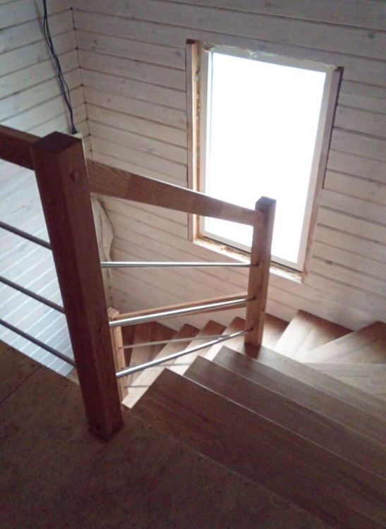 Лестница на второй этаж на монокосоуре с поворотом на 180° Solo Classic (Проект №61)-3