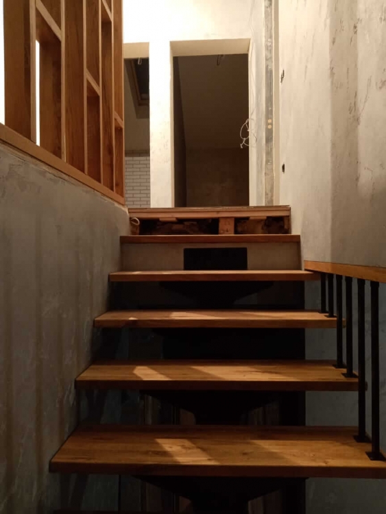 Лестница на монокосоуре П-образная с забежными ступенями Solo Classic (Проект №77)-2