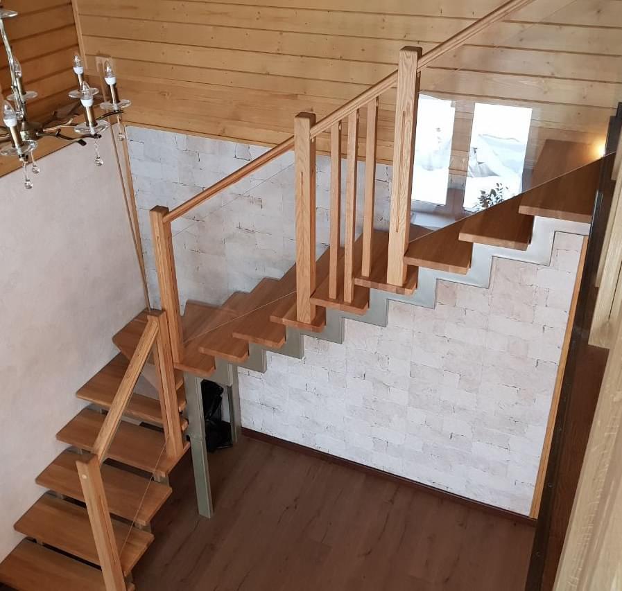 Лестница для дома с забежными ступенями на двойном косоуре Granl Classic Glas One-2