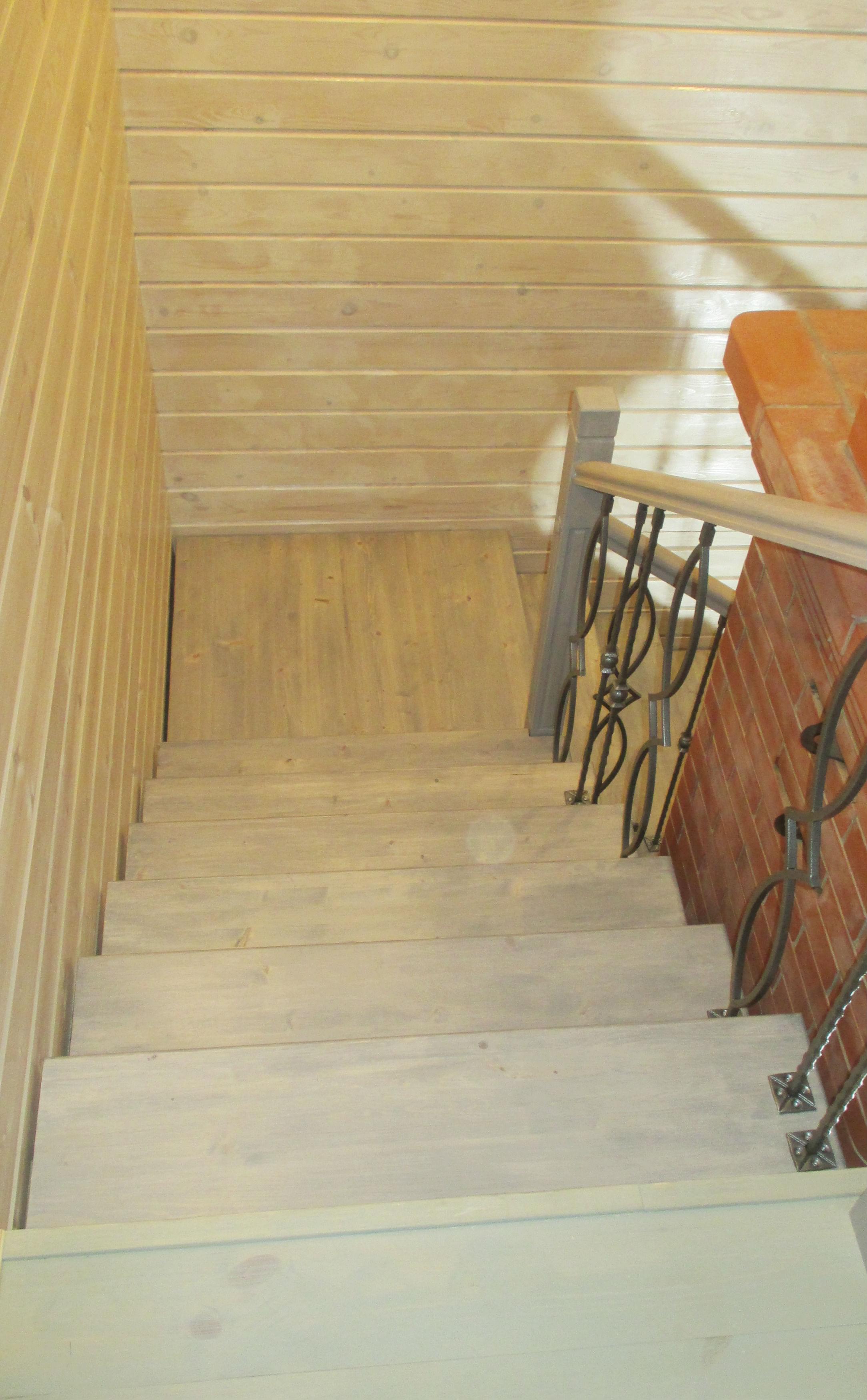Лестница на двойном косоуре на второй этаж в дом Granl Classic-15-3