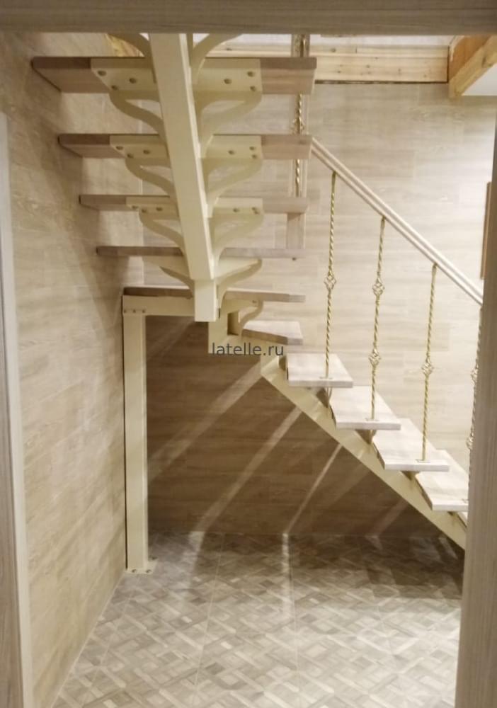 Лестница на металлокаркасе с забежными ступенями Solo classic (Проект №18)-2