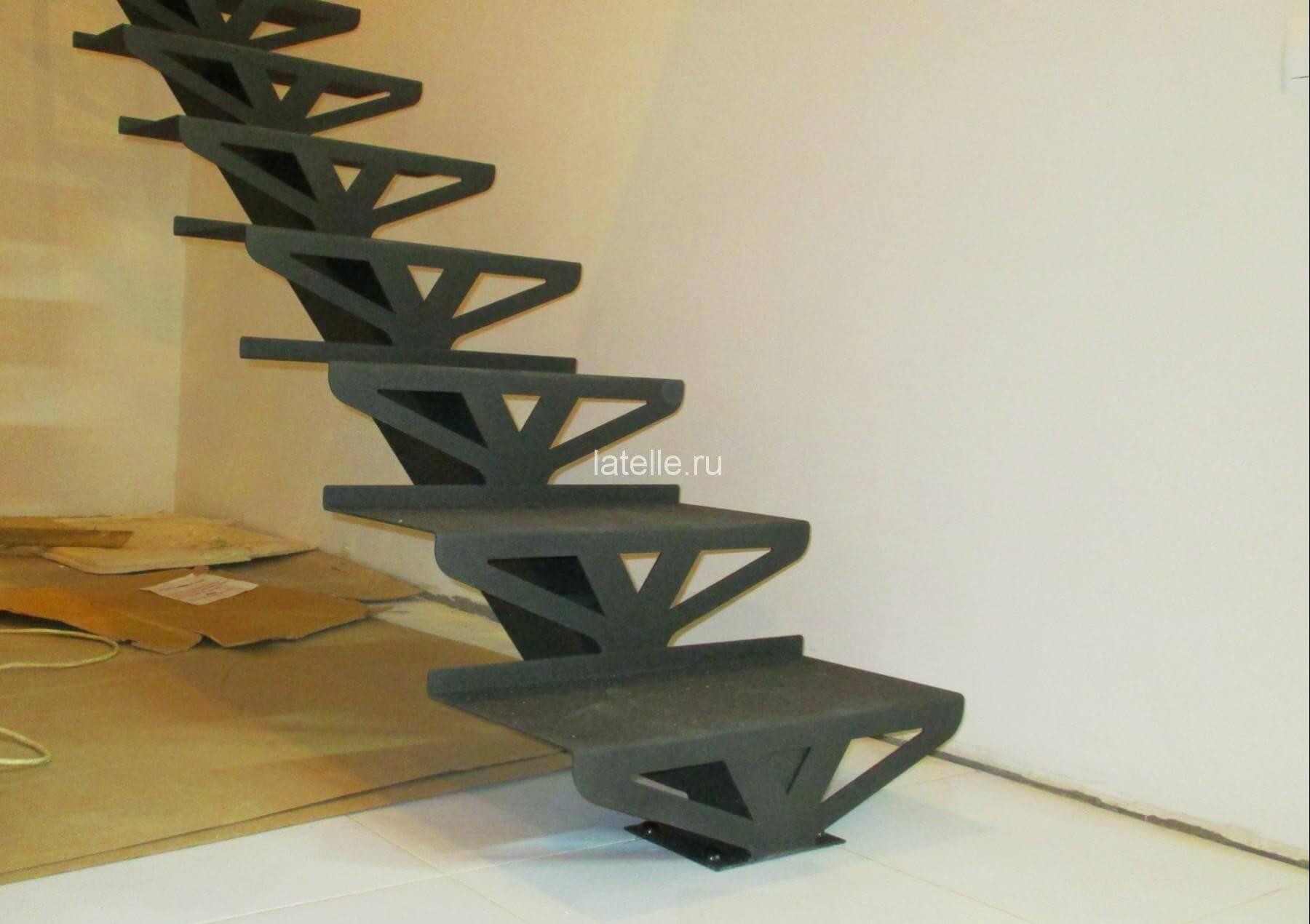 Металлический каркас лестницы (монокосоур) Base Perfect 180 с площадкой-1