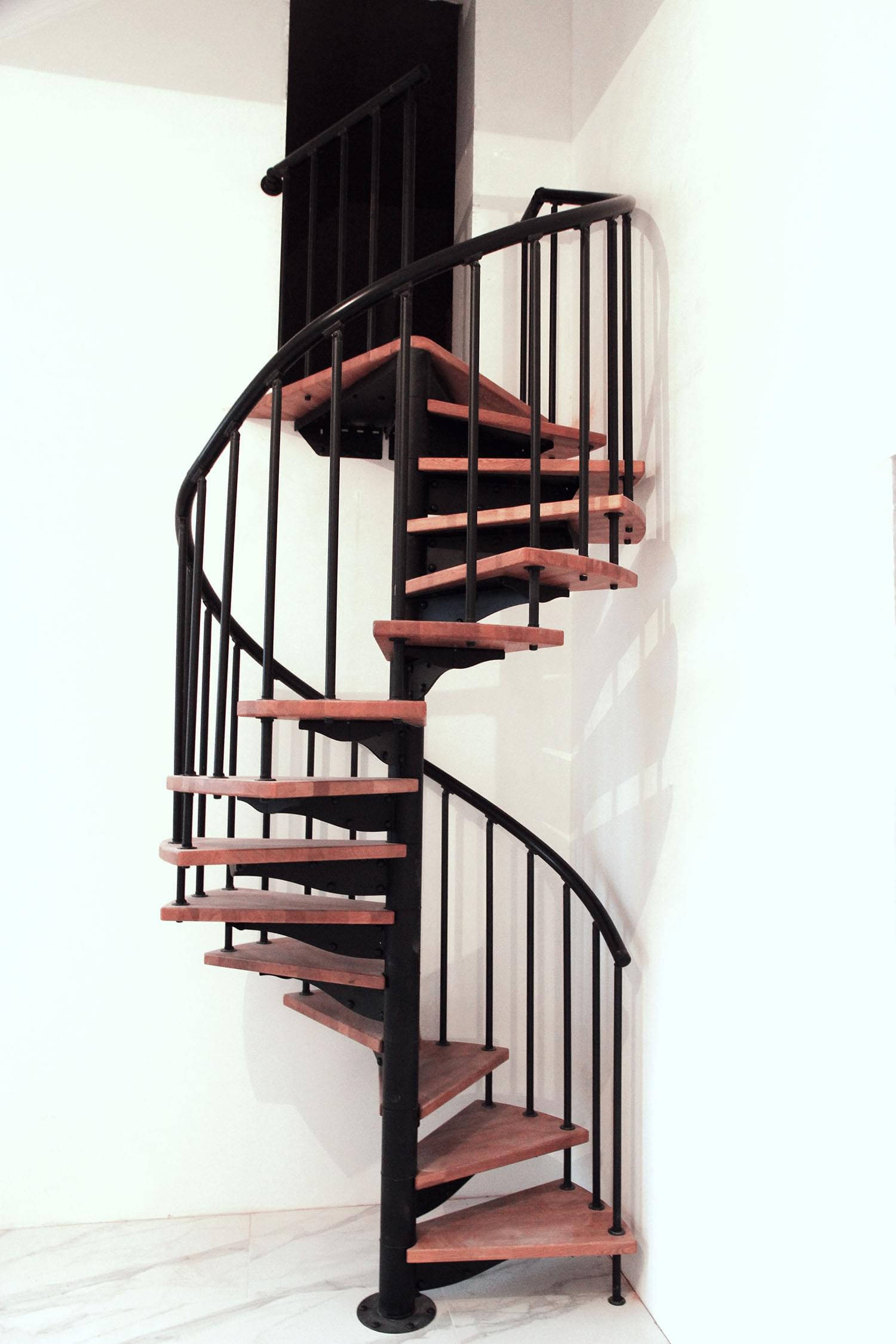 Винтовая лестница в дом Spiral Classic (Проект №1)-0