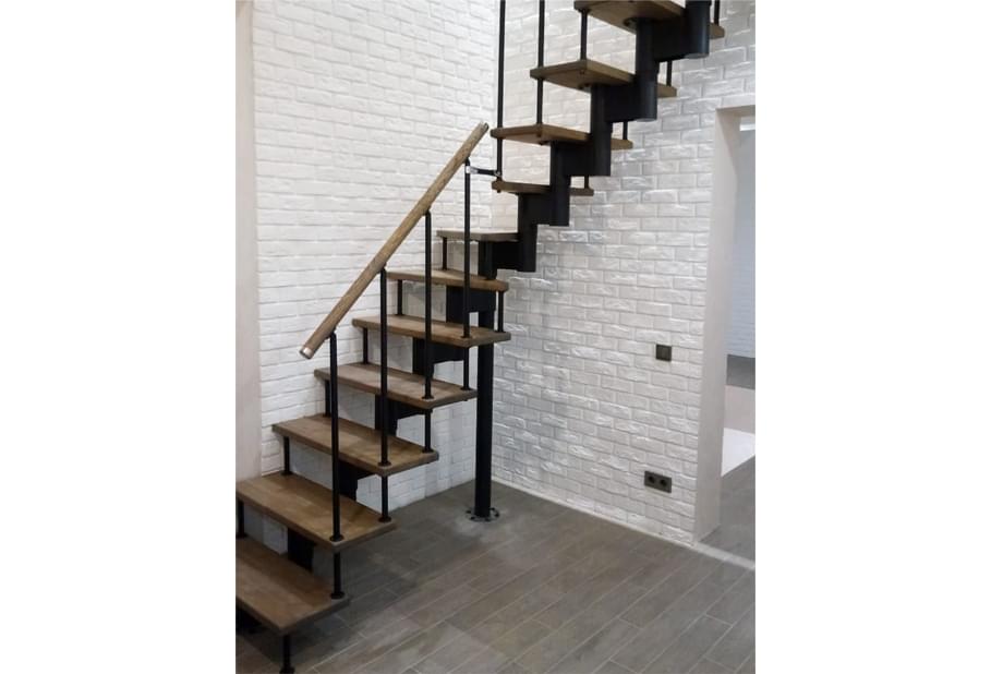 Недорогая модульная лестница для дома на второй этаж с поворотом МЛ-19!-0