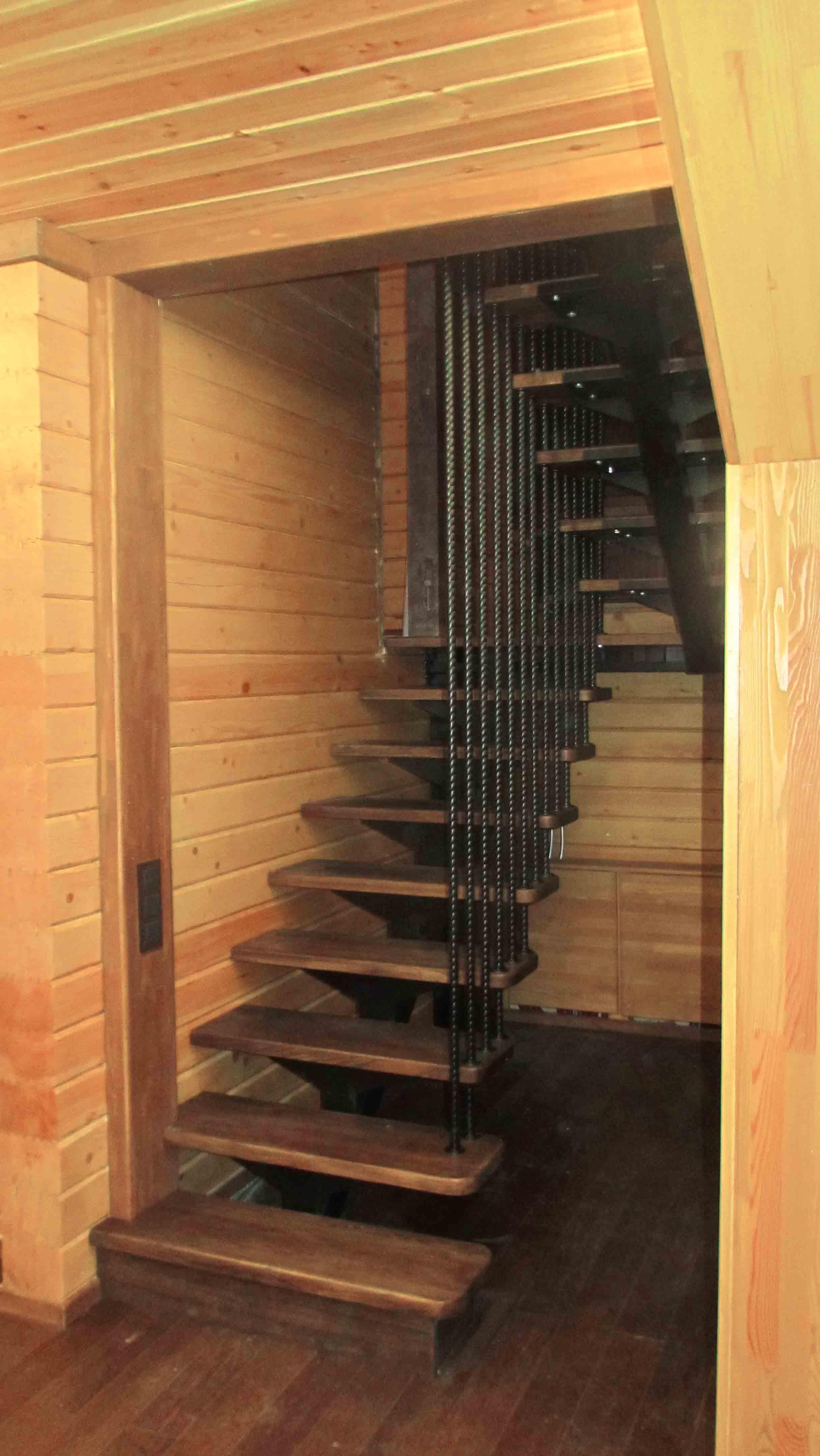 Лестница на второй этаж на монокосоуре с поворотом на 180° Solo Classic (Проект №25)-0