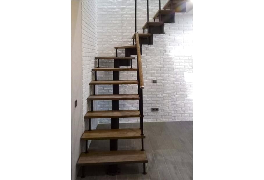 Недорогая модульная лестница для дома на второй этаж с поворотом МЛ-19!-1