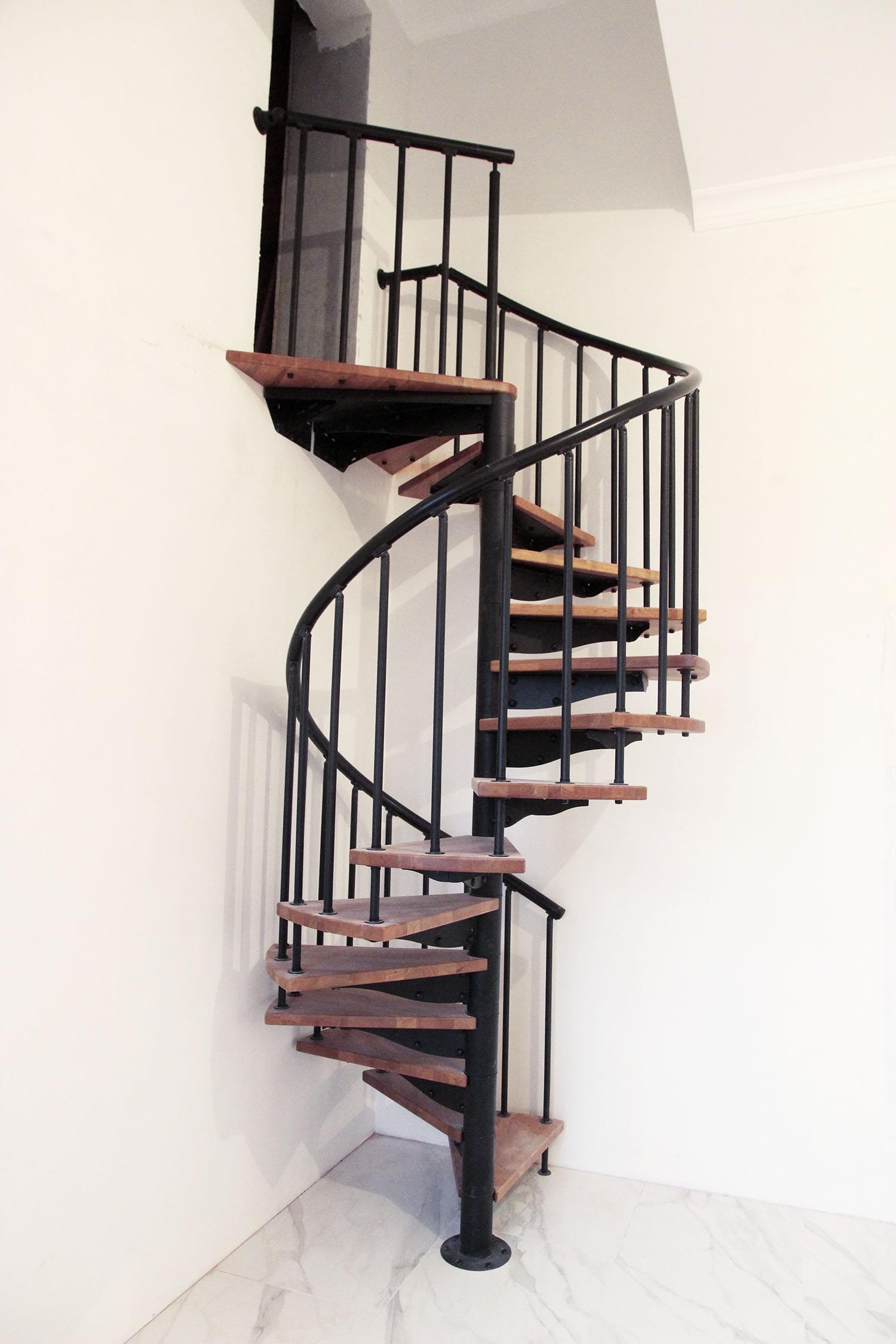 Винтовая лестница в дом Spiral Classic (Проект №1)-1