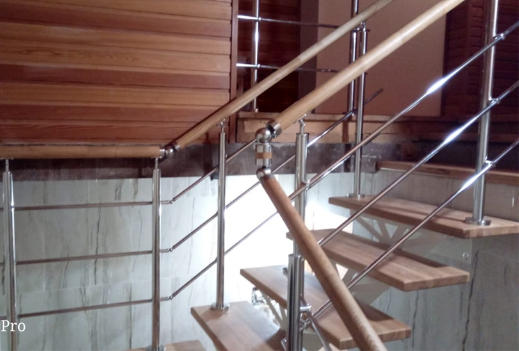 Лестница на второй этаж П-образная на монокосоуре Solo Classic Light!-1