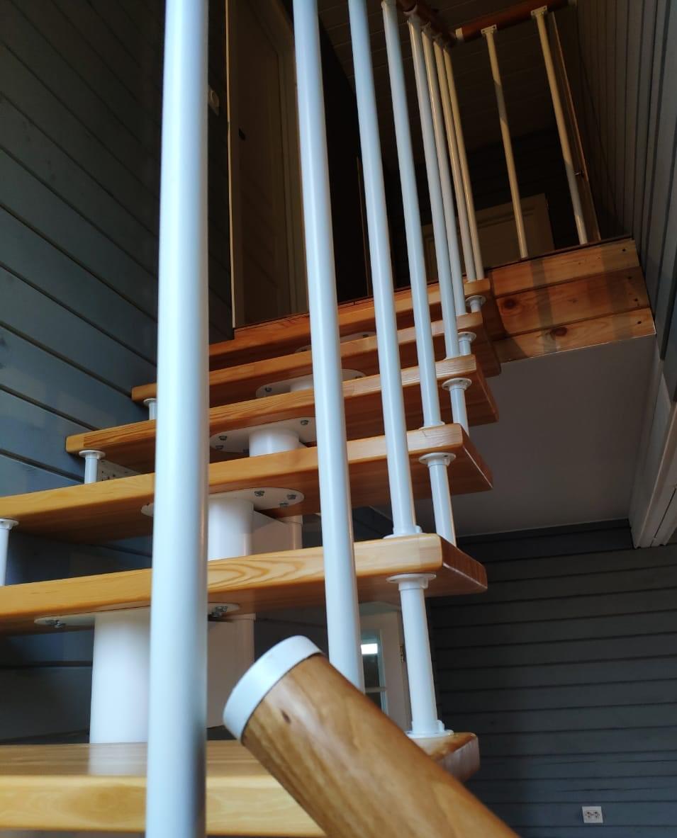 Модульная лестница с поворотом для дома на второй этаж МЛ-20!-3
