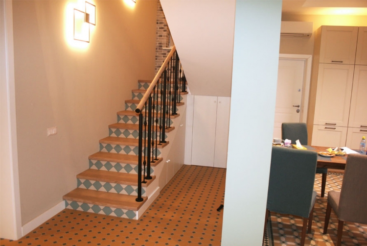 П-образная лестница для дома на второй этаж на монокосоуре Solo Classic (Проект №1)-4