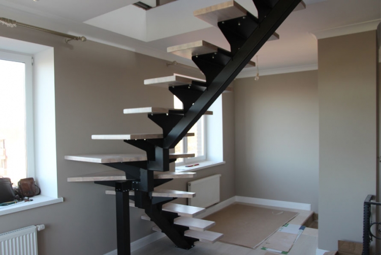 Лестница для дома на монокосоуре с поворотом 90° Solo Classic (Проект №4)-5