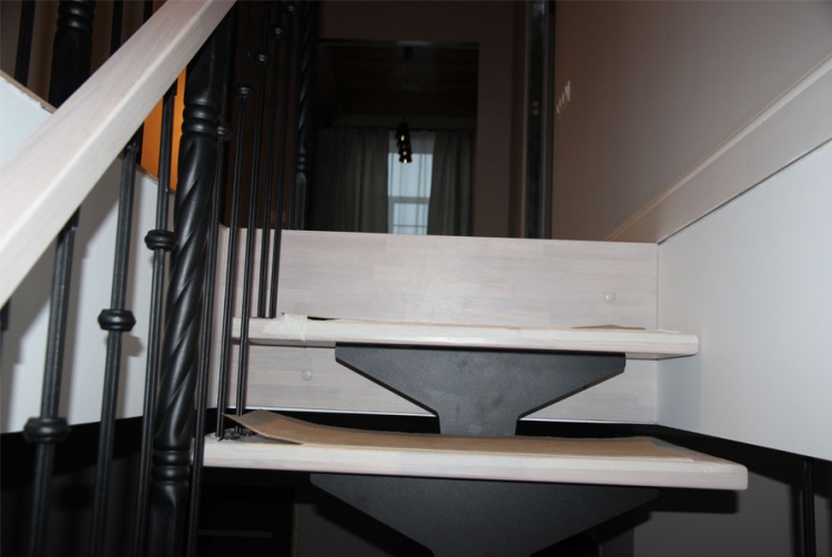Лестница для дома на монокосоуре с поворотом 90° Solo Classic (Проект №4)-4