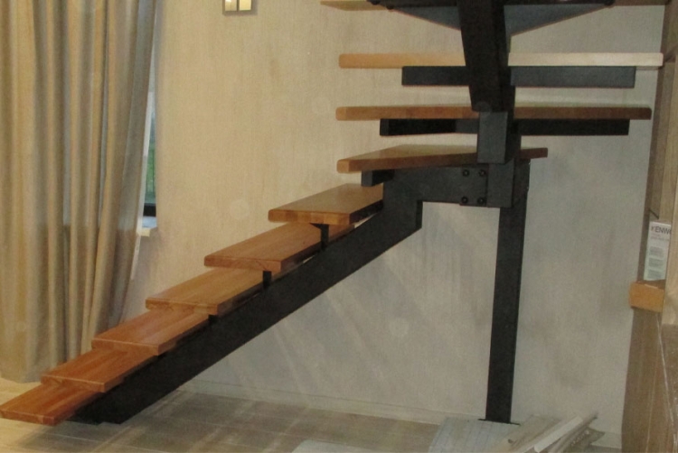 Лестница на монокосоуре с поворотом 90° Solo Classic (Проект №13)-3