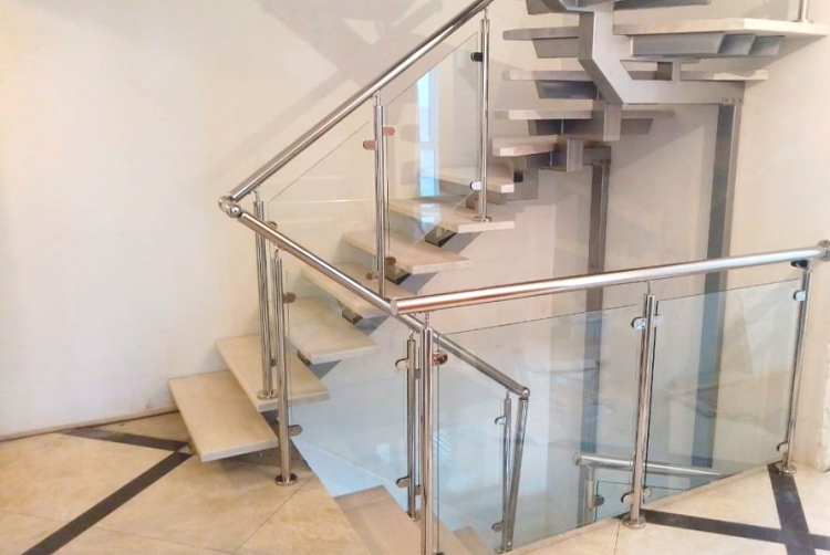 Лестница для дома на монокосоуре с забежными ступенями Solo Classic (Проект №27)!-2