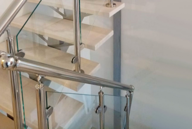 Лестница для дома на монокосоуре с забежными ступенями Solo Classic (Проект №27)-4