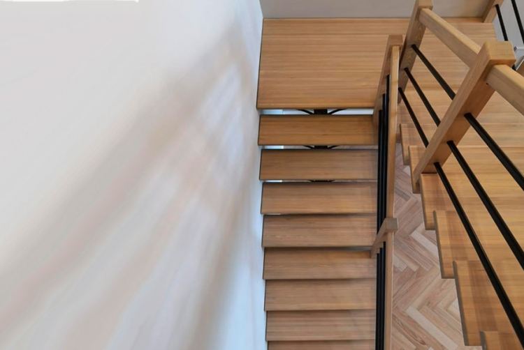 Лестница на монокосоуре на второй этаж с поворотом на 180 градусов Solo Classic (проект №29)-1