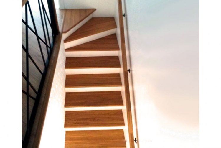 Лестница на второй этаж под зашивку на монокосоуре Solo Classic (проект №48)-1