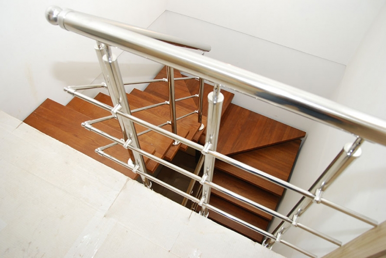 Лестница на монокосоуре на второй этаж с поворотом на 180° Solo Classic (проект №10)-1