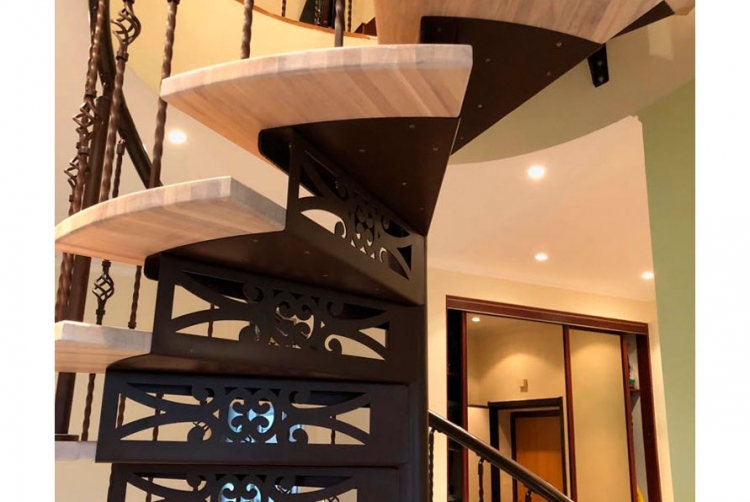 Винтовая лестница в дом на второй этаж Spiral Classic (Проект №4)-0